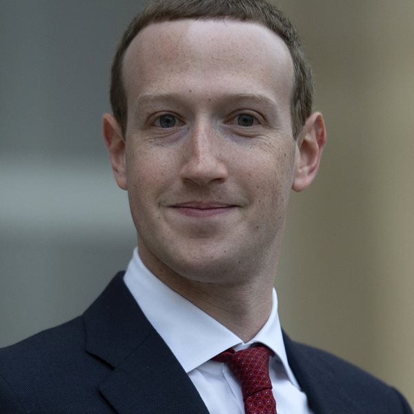 Ένα παλιό email του Mark Zuckerberg ίσως έχει την εξήγηση για το extreme make over του