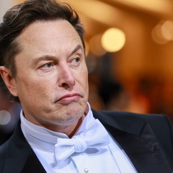 Έτσι ξαφνικά ο Elon Musk στηρίζει το Dogecoin