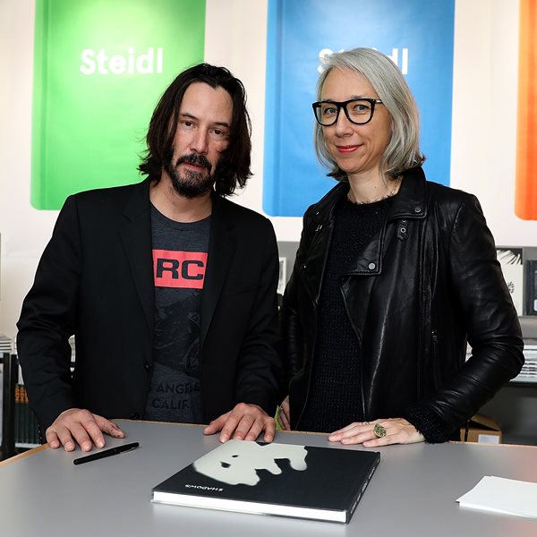 Ο Keanu Reeves κάνει business