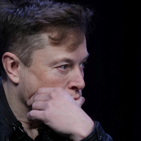 Γιατί ο Elon Musk απαγορεύει το άρωμα στα γραφεία του