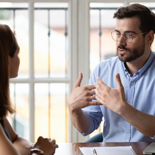 Αυτά είναι τα τρία μυστικά του καλού συνομιλητή