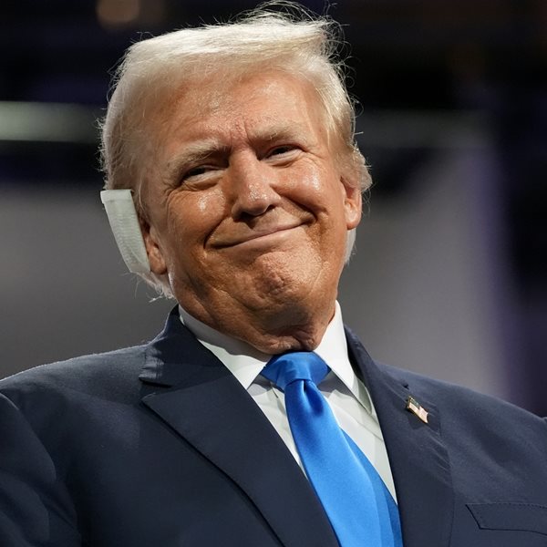 Σε άλλα νέα, ο Trump υπόσχεται στους ψηφοφόρους του ότι δε θα χρειαστεί να ψηφίσουν ξανά ποτέ