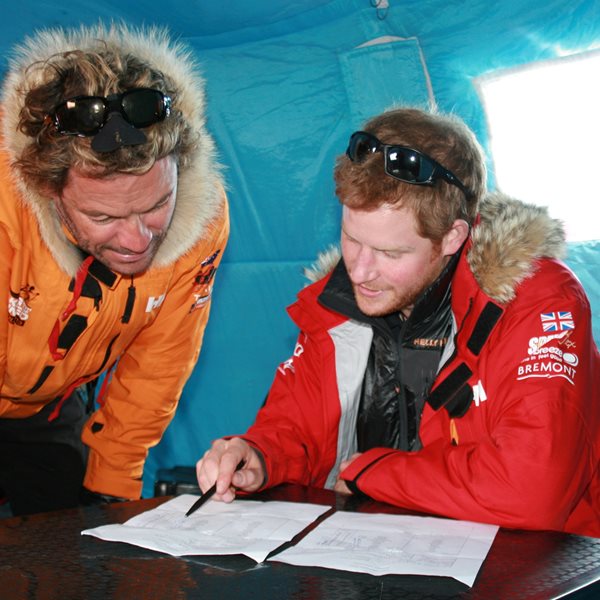 O Dominic West δεν μιλάει πια στον πρίγκιπα Harry