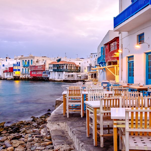 Σε άλλα νέα, η Μύκονος ανοίγει και πάλι τη Δευτέρα