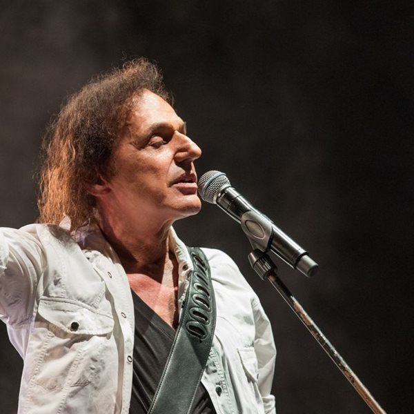 Μετρώντας αντίστροφα για τη μεγάλη live εμφάνιση του Βασίλη Παπακωνσταντίνου στην Πλατεία Νερού