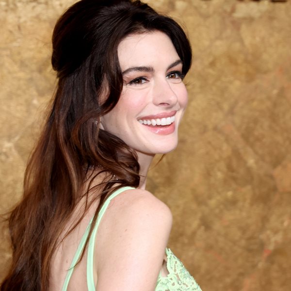 Κανείς δεν πανηγύρισε το γκολ του Leandro Trossard, όπως η Anne Hathaway