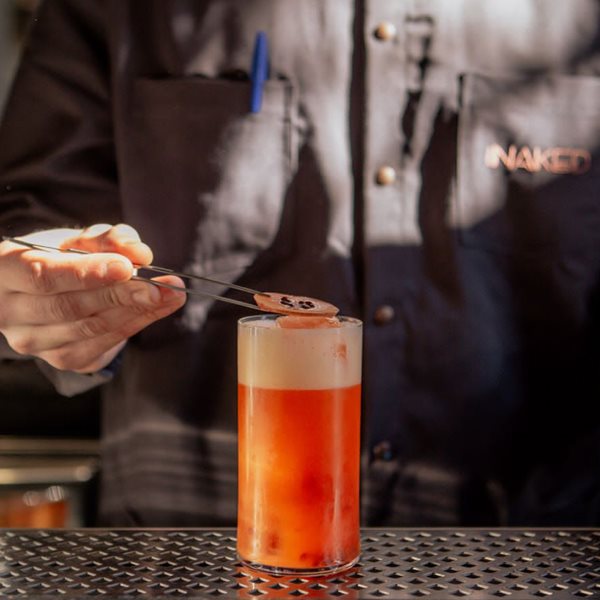 Το Naked Ath. μας ξαναβγάζει στην πλατεία Αγίας Ειρήνης