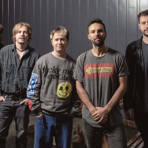 Όλα ή Nothing But Thieves