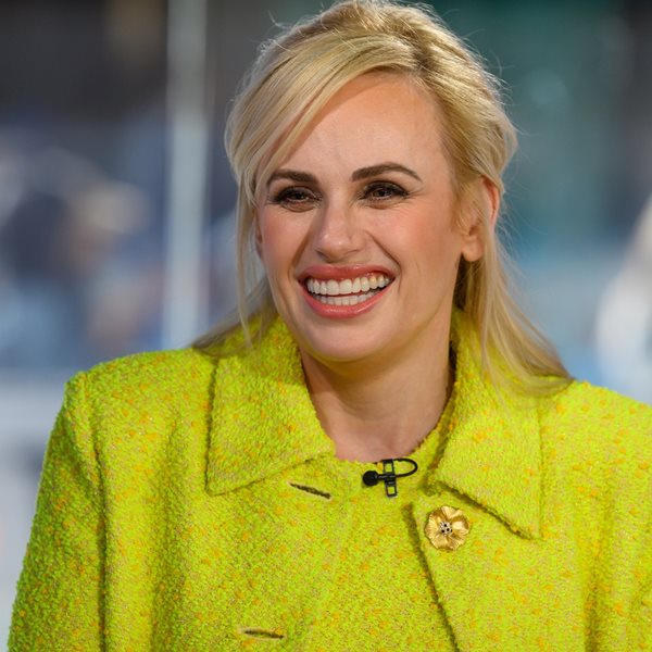 Μόλις ανακαλύψαμε το beef της Rebel Wilson με τον Sacha Baron Cohen