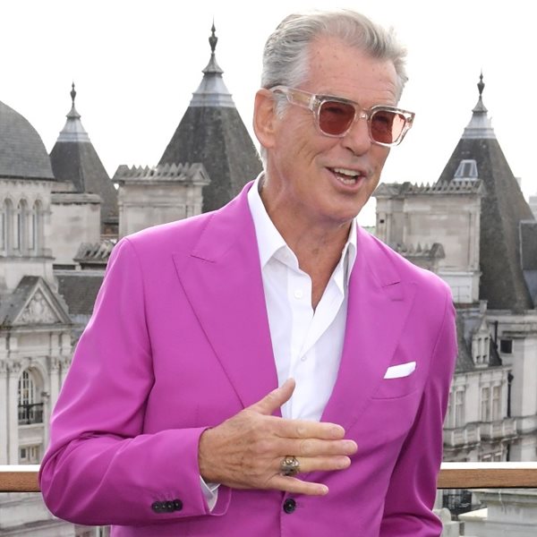 O Pierce Brosnan είναι ένας πολύ, πολύ ευτυχισμένος παππούς