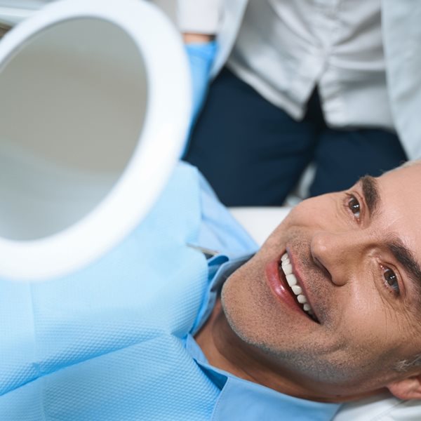 Οδοντικά Εμφυτεύματα: Γιατί αλλάζουν ουσιαστικά τη ζωή μας;