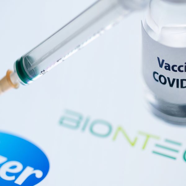 Τι συμβαίνει αν κάνεις κατά λάθος έξι δόσεις του εμβολίου της Pfizer