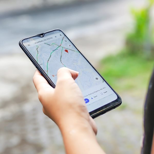 Το Google Maps θα 'ξεμπροστιάζει' τις επιχειρήσεις με τις ψεύτικες κριτικές