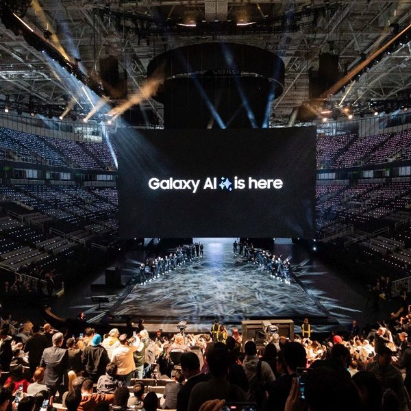 Μάθαμε πότε θα δούμε τα νέα αναδιπλούμενα smartphones της Samsung