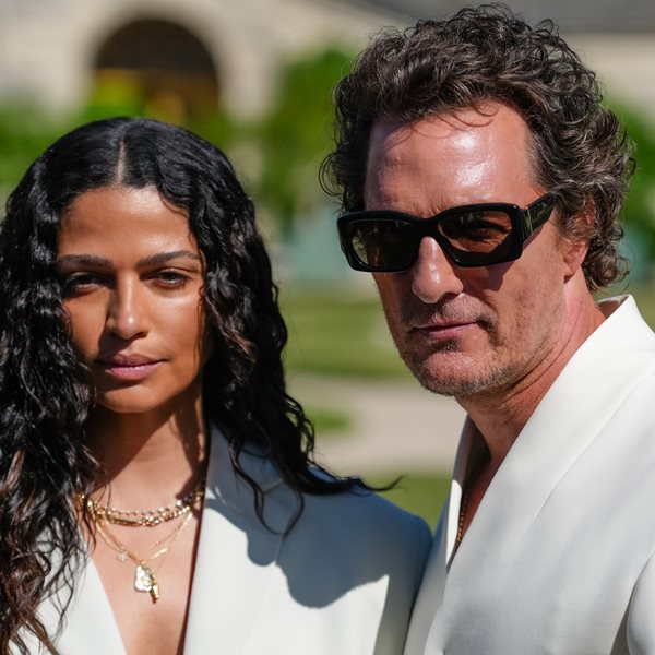 Ο Matthew McConaughey αποκαλύπτει 'μυστικά της κρεβατοκάμαρας' που έχουν κρατήσει ζωντανό τον γάμο του