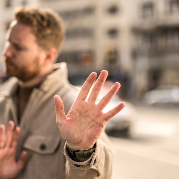 3 λόγοι για τους οποίους κανείς δεν σε θέλει για παρέα