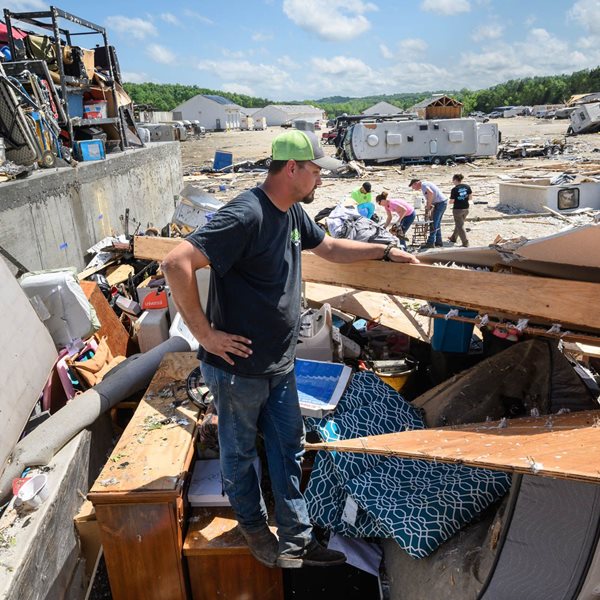 Ανεμοστρόβιλοι στις ΗΠΑ: Οι εικόνες της βιβλικής καταστροφής