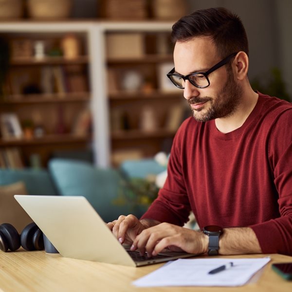 5 δουλειές με μεγάλο μισθό και δυνατότητα τηλεργασίας