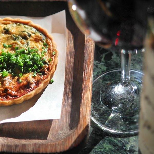 Το By the Glass έρχεται κοντά σου