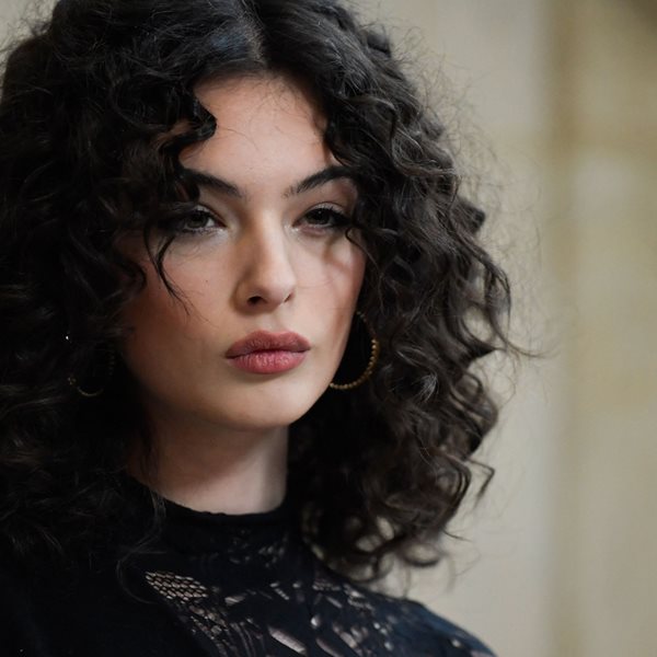 Deva Cassel, στα χνάρια της υπέροχης Monica Bellucci