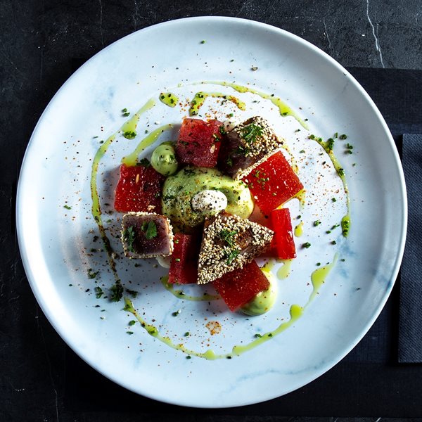 Δεν μπορείς να μη ρίξεις μία ματιά στο Mira Me