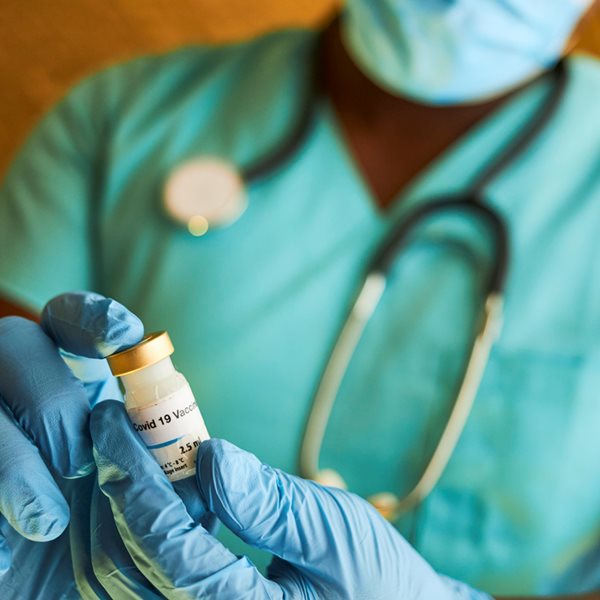 Μερικά παράδοξα συμπεράσματα για τη μετάλλαξη Όμικρον