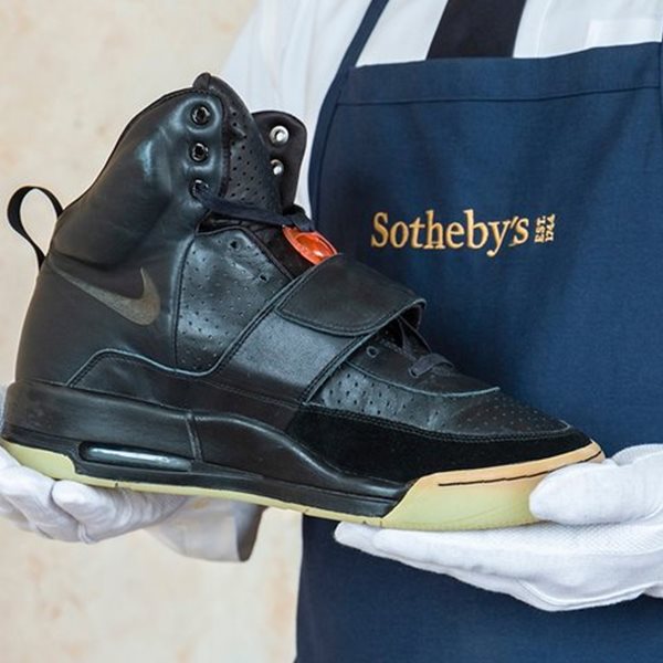 Tα πρώτα Nike Air Yeezy του Kanye West βγαίνουν στο σφυρί