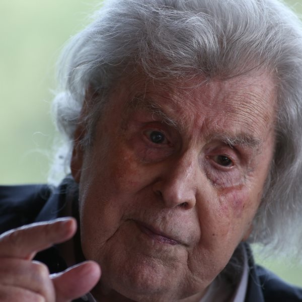 Έφυγε από τη ζωή ο Μίκης Θεοδωράκης