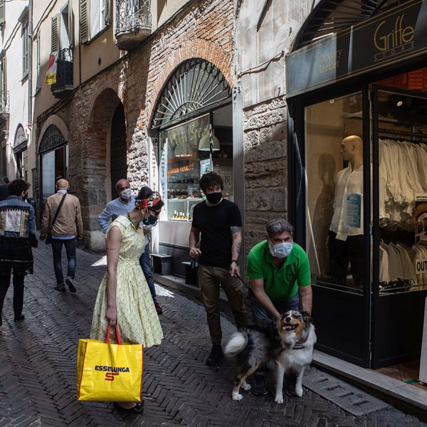 Πού οφείλεται η επιτυχία της Ιταλίας και της Σουηδίας στο δεύτερο κύμα του κορονοϊού