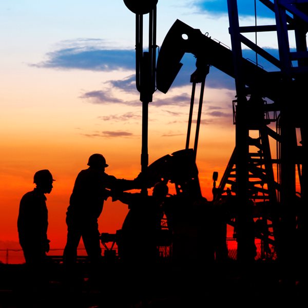 Τι μπορεί να οδηγήσει σε νέα κατάρρευση την τιμή του πετρελαίου