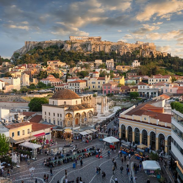 Bloomberg: "Στην πανδημία η Ελλάδα περπατά με το κεφάλι ψηλά"