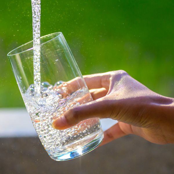 Πίνοντας περισσότερο νερό, με 10 απλούς τρόπους