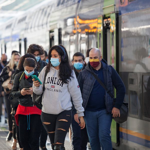 Έκρηξη της μετάλλαξης Όμικρον τους επόμενους δύο μήνες