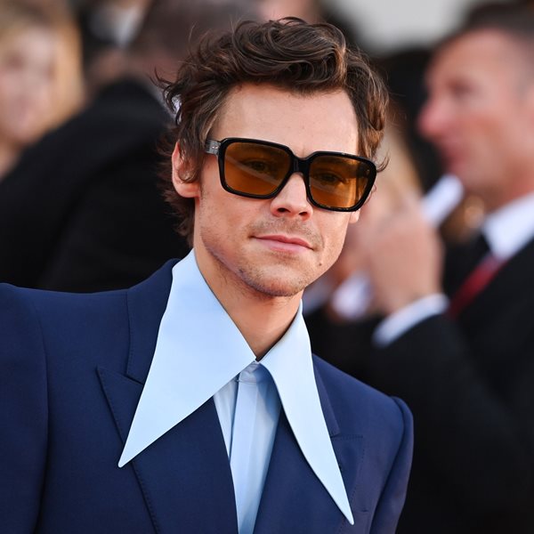 Oldschool stalker έστειλε 8.000 κάρτες στον Harry Styles μέσα σε ένα μήνα