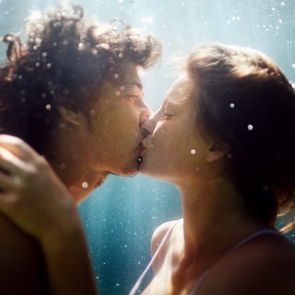 Τι συμβαίνει στο σώμα μας όταν φιλιόμαστε