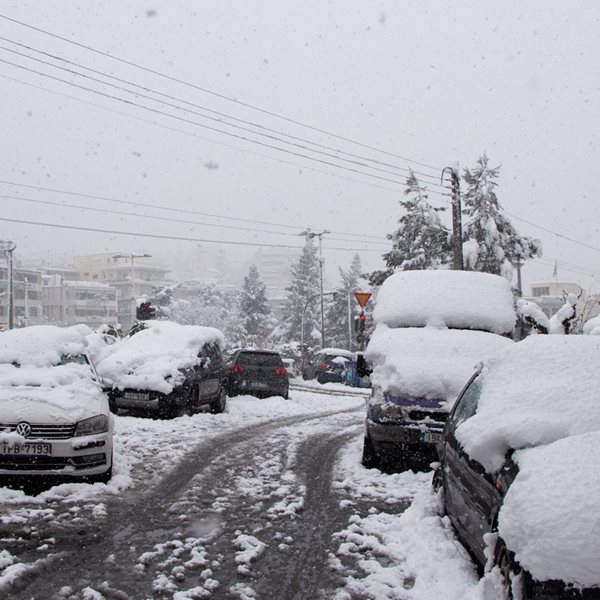 Η κακοκαιρία Ελπίδα φέρνει αργία σε ιδιωτικό και δημόσιο τομέα