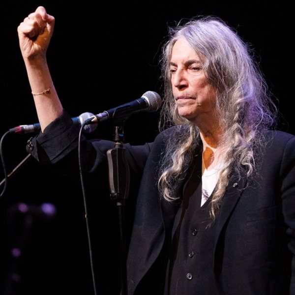 Patti Smith: Βγείτε στους δρόμους, εσείς είστε το μέλλον