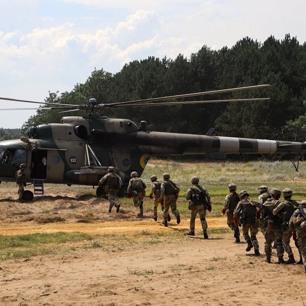Η μάχη της Χερσώνας πλησιάζει και οι Ρώσοι φεύγουν από την πόλη