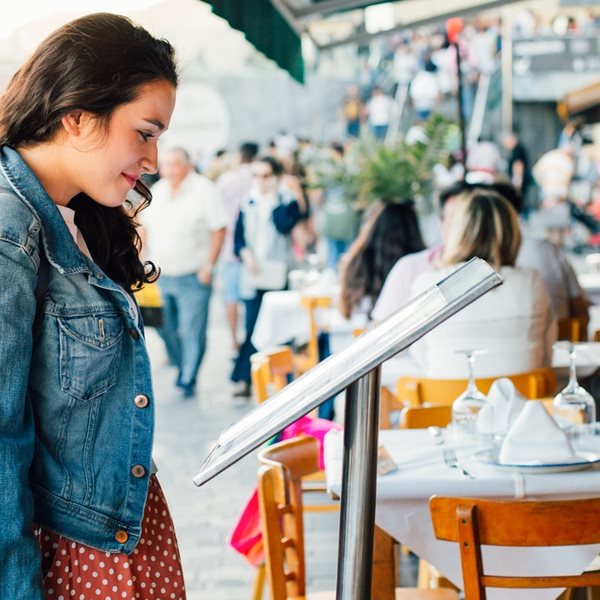 Εστιατόρια-παγίδα για τουρίστες: Πώς να τα αποφύγεις