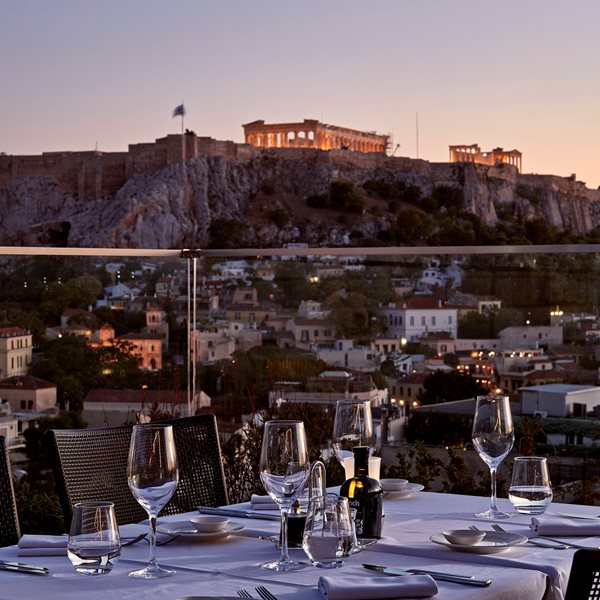 Δημιουργική κουζίνα και φανταστική θέα στο Metropolis Roof Garden