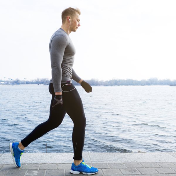 Πώς να περπατάς σωστά για να κάψεις λίπος