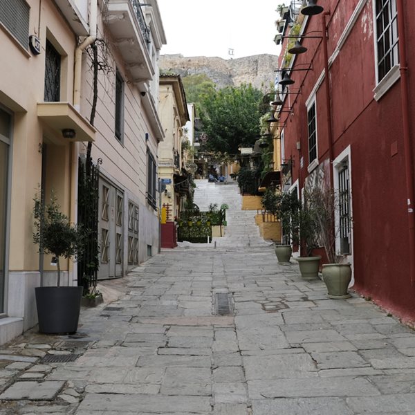 Πόσο κοντά βρισκόμαστε σε απαγόρευση κυκλοφορίας από τις 18.00