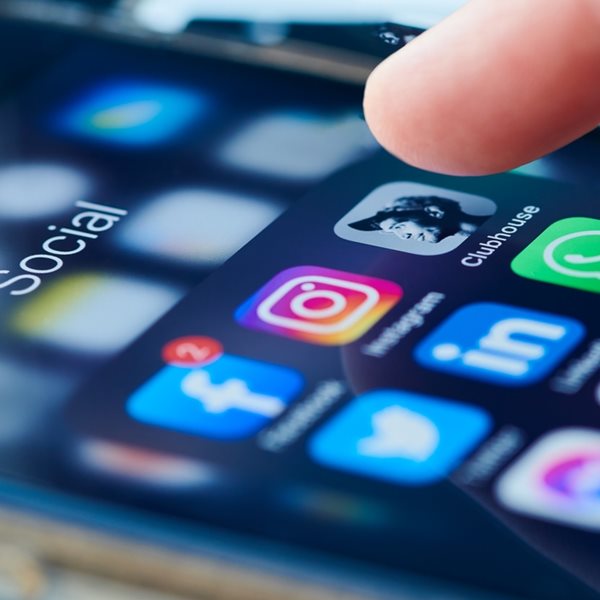 Τώρα θα μπορείς να μιλάς με AI chatbots των αγαπημένων σου καλλιτεχνών στο Instagram