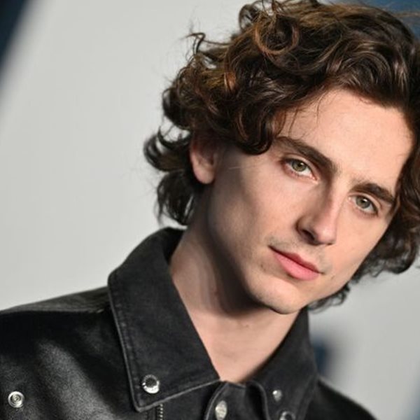Ο Timothée Chalamet μας υπενθύμισε γιατί λατρεύουμε τα λευκά sneakers