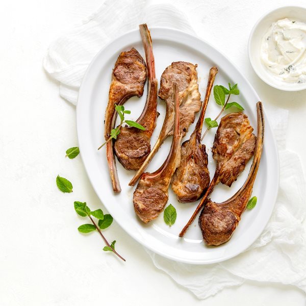 Το αρνί πέρα από τον οβελία