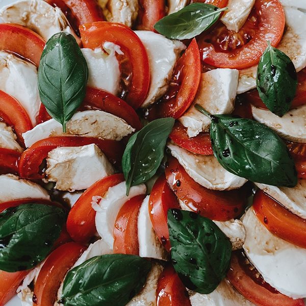 Η ιστορία, η συνταγή και τα μυστικά της τέλειας caprese