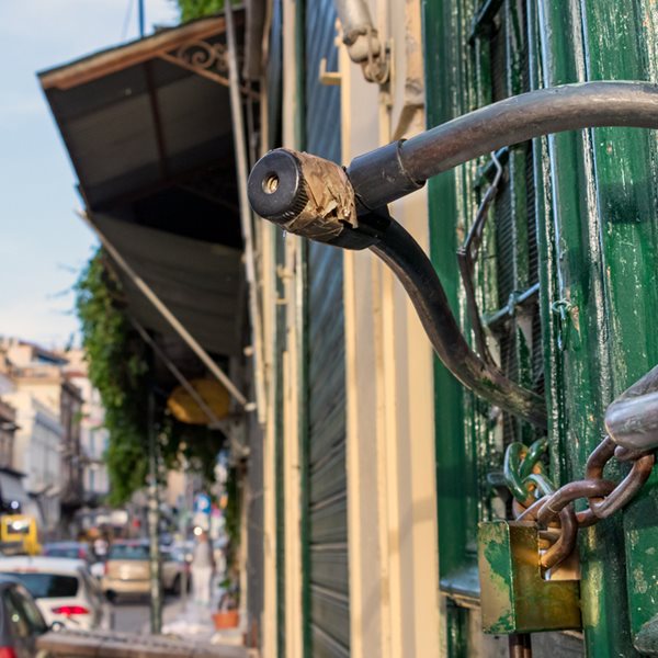 Πώς φτάσαμε στη νέα παράταση του lockdown και στα επιπλέον μέτρα