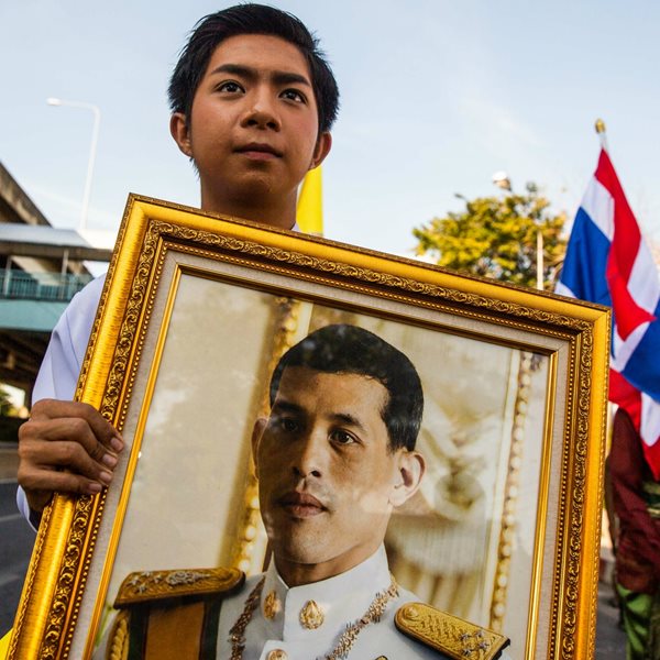 O νέος βασιλιάς της Ταϊλάνδης είναι γυμνός