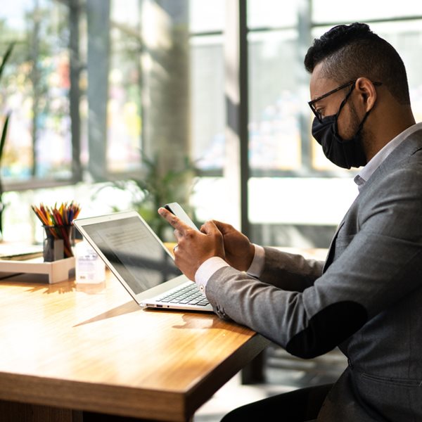 H μάσκα της Apple για τον κορονοϊό