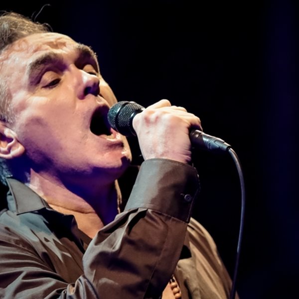 Ο Morrissey 'πάγωσε' την περιοδεία του -Τον απείλησαν ότι 'θα προσπαθήσουν να τον πυροβολήσουν'